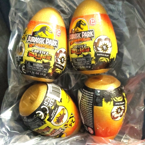 : 4 Jurassic Park 30th Anniversary CAPTIVZ Build & Battle blind Golden eggs - Picture 1 of 15